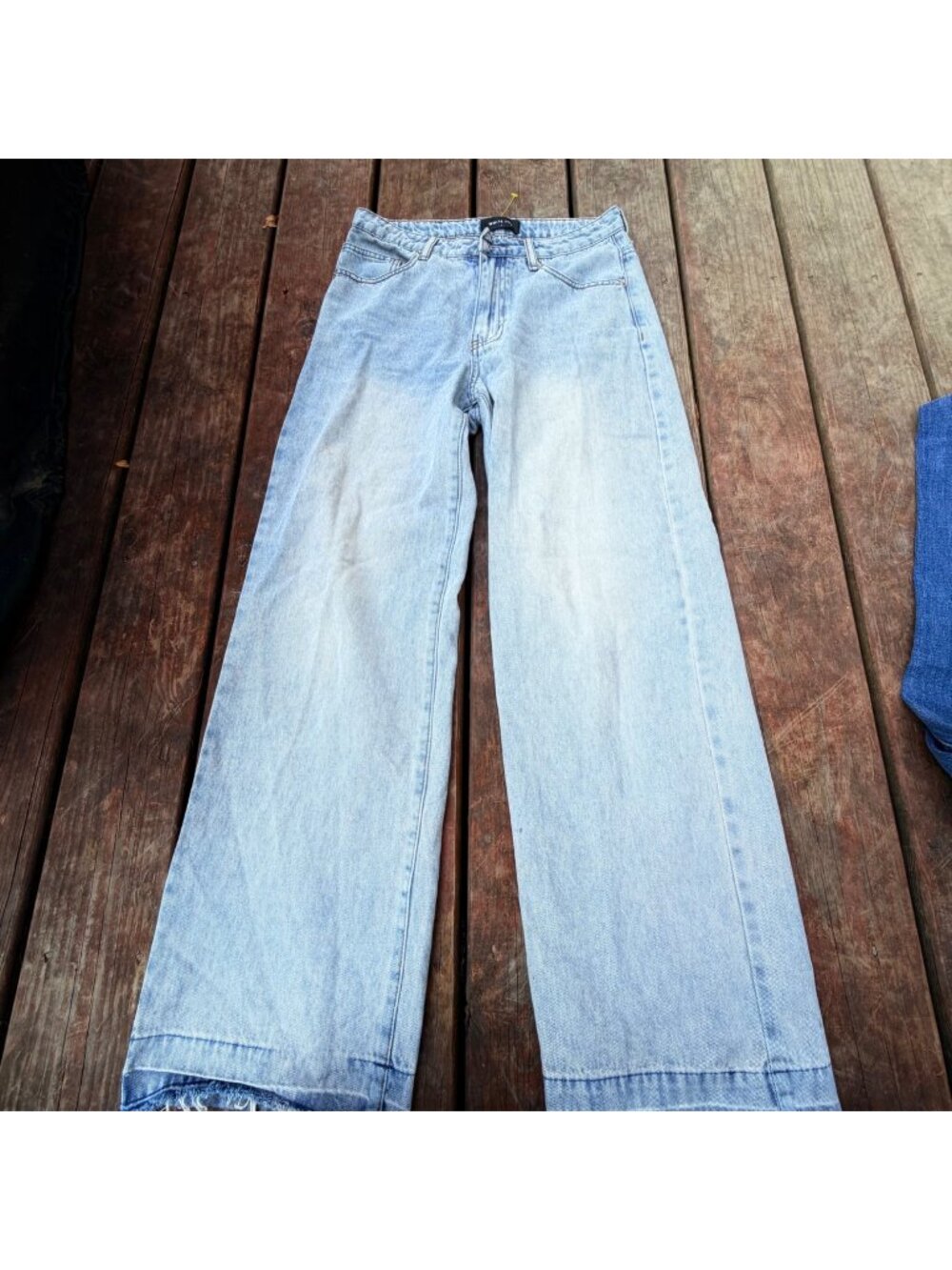 White Fox Light Wash Wide-Leg Denim Jeans With Raw Hem - Size S